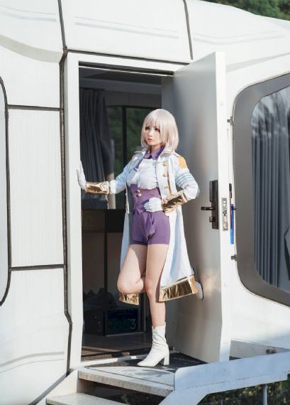 欧美风骚美女发骚视频_720电影完整版