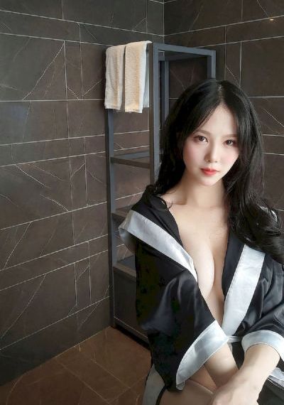 欧美大胸美人_超清高清完整版播放